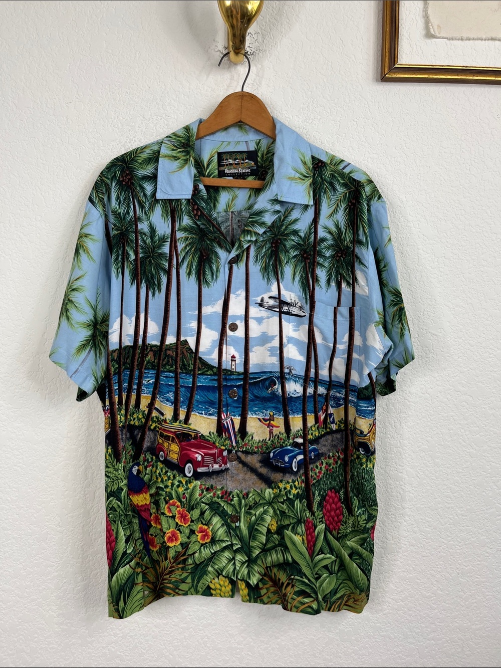 VTG Hawaiian Reserve Collection Aloha Beach Day Surfing Big Island Scene Button